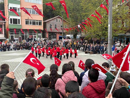 İLÇEMİZDE 23 NİSAN ULUSAL EGEMENLİK VE ÇOCUK BAYRAMI KUTLAMA PROGRAMI GERÇEKLEŞTİRİLDİ: